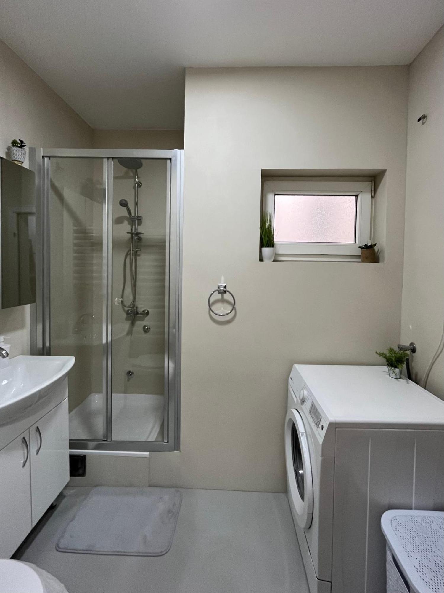 Apartment Vera With Free Garage Novi Sad Eksteriør bilde